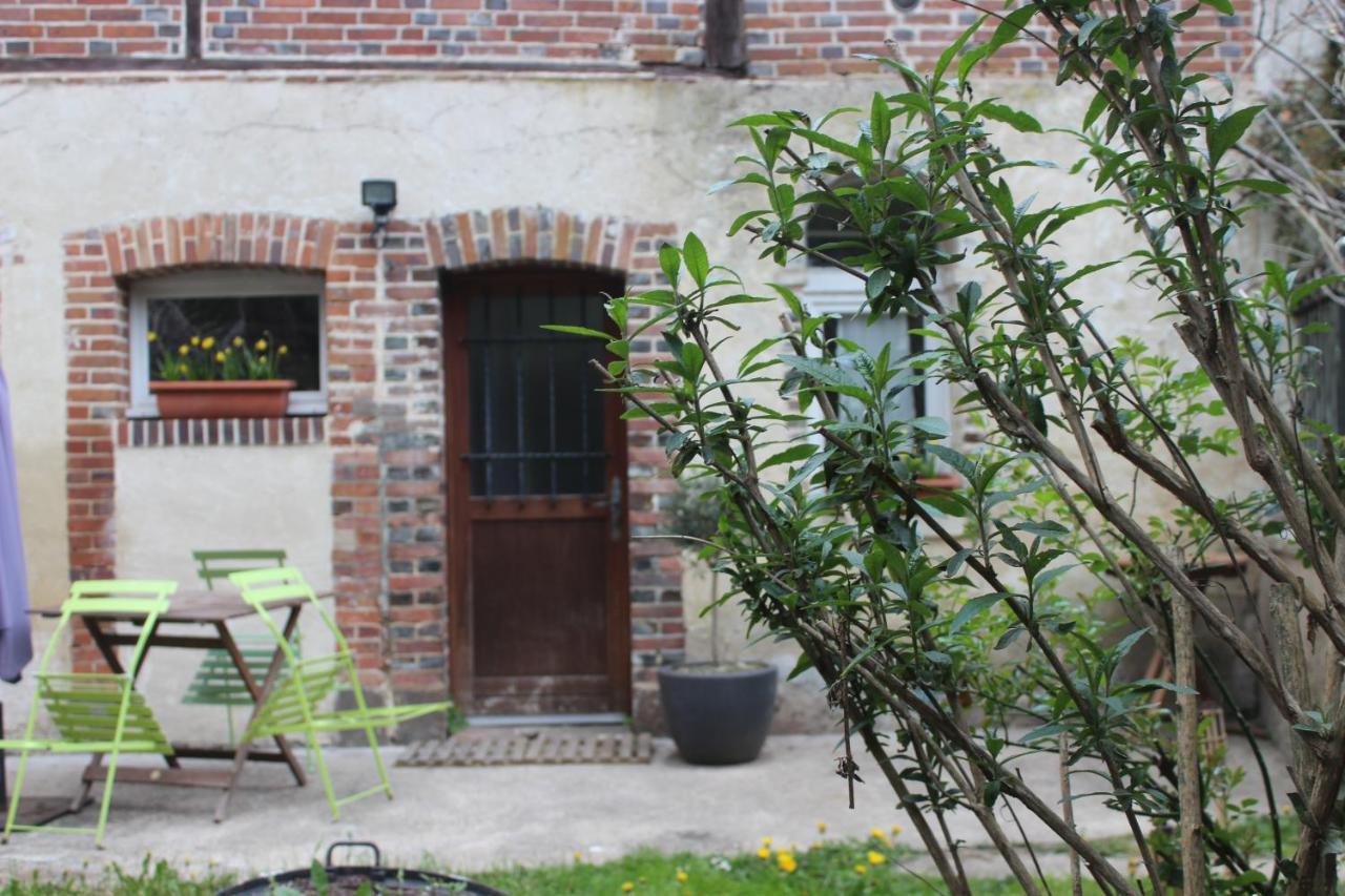 Il Etait Une Fois Un Jardin Saint-Fargeau  Exterior photo